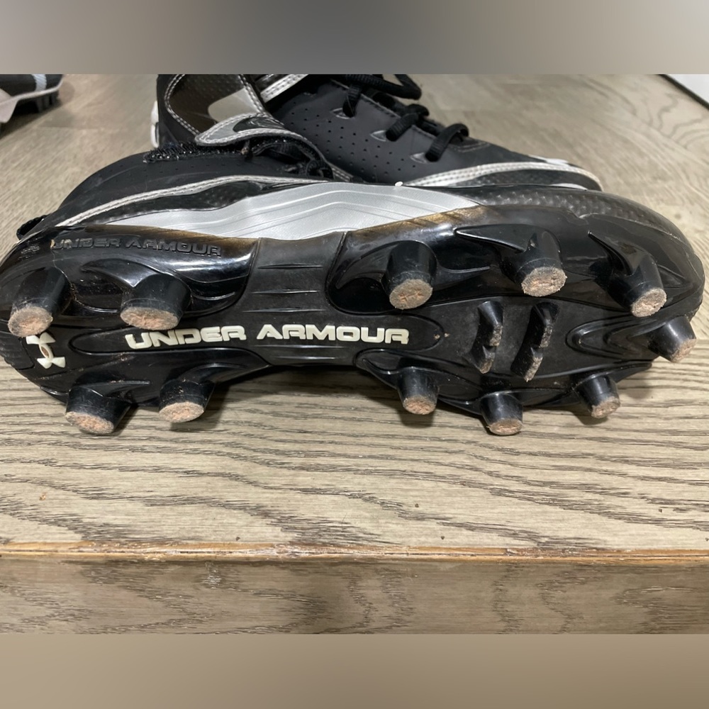 Men's baseball cleats